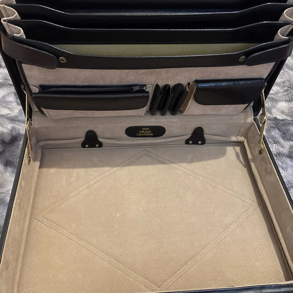Vintage Avenues America Fine Composite Leather Attache Black Case 4x18x13
